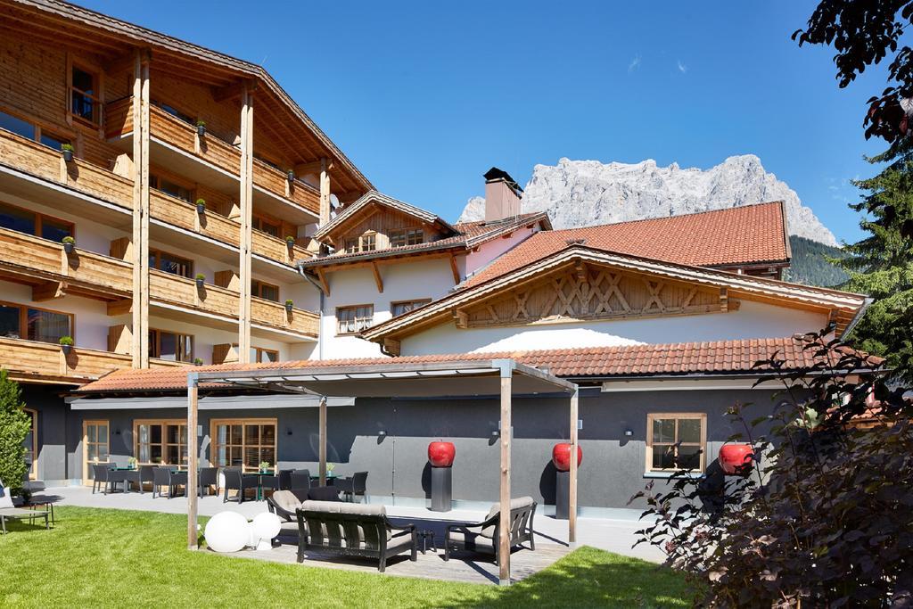 Der Gruene Baum Mountain Boutique Hotel Ehrwald Exterior foto